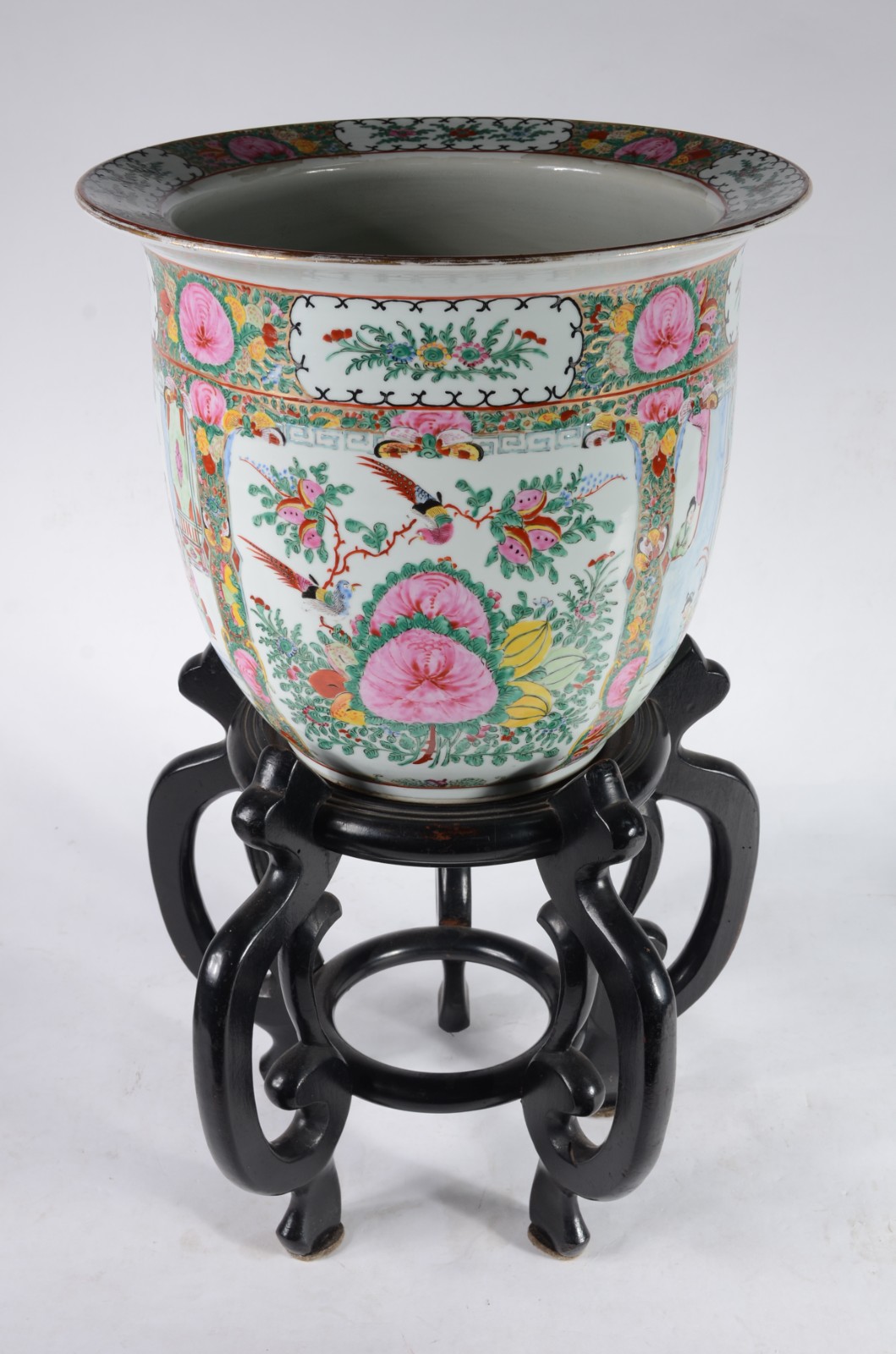 Cachepot de porcelana oriental decorado com flores e figuras típicas... - foto 2 de 8