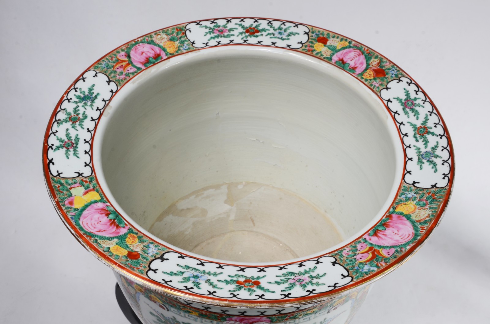 Cachepot de porcelana oriental decorado com flores e figuras típicas... - foto 3 de 8