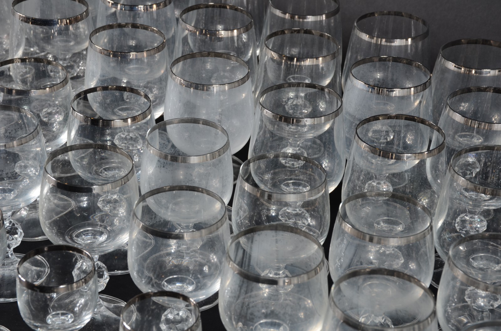 Serviço de cristal da Bohemia (com mofo), composto de: 11 flutes, 12... - foto 3 de 3