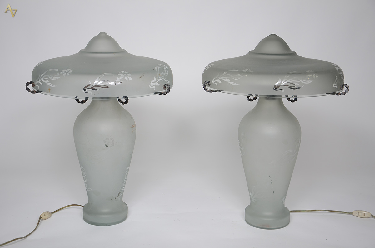Par de luminárias de pasta de vidro. Altura 46 cm.