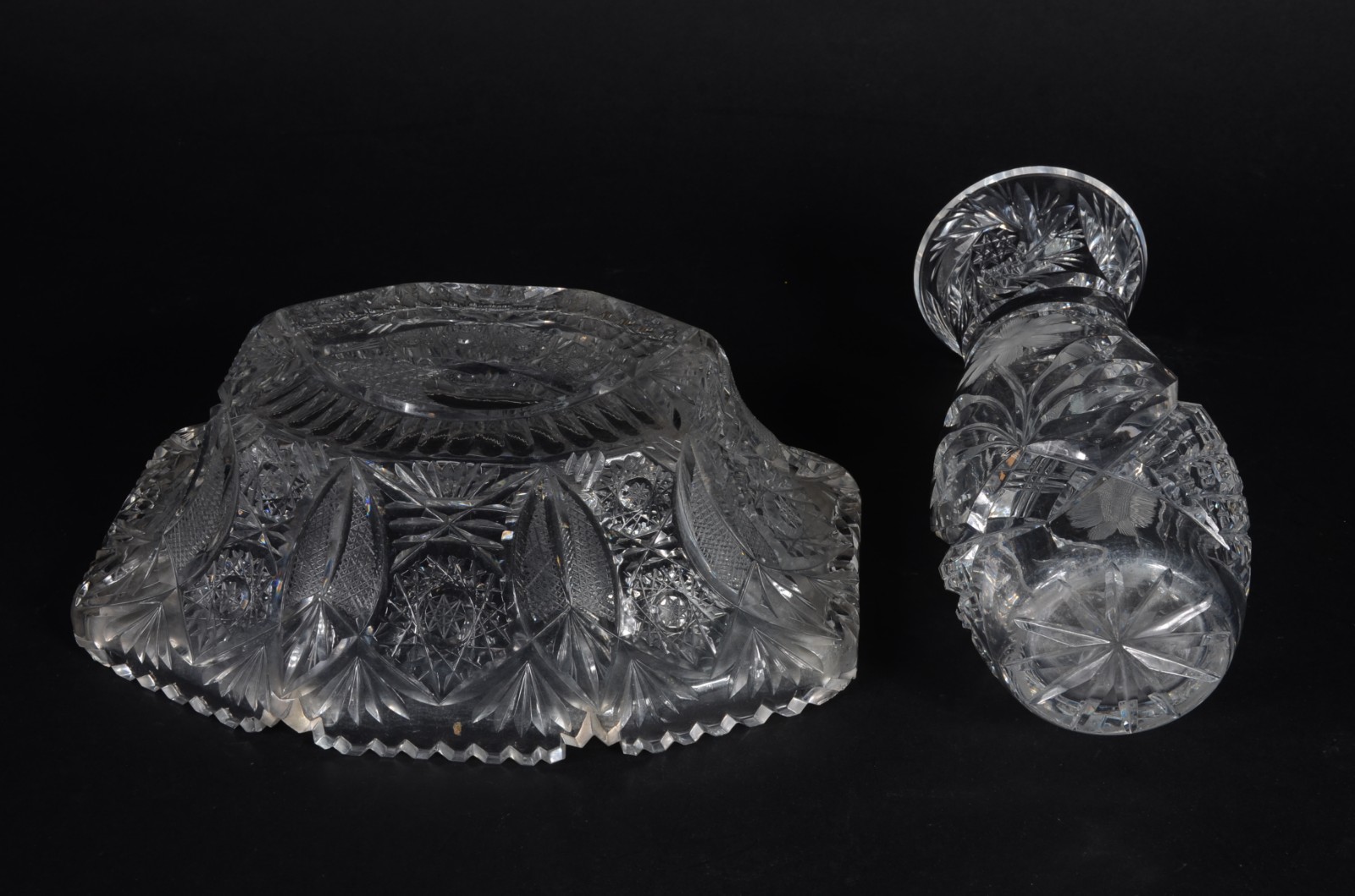 Duas peças de cristal tcheco lapidado, sendo: centro de mesa e vaso... - foto 8 de 8