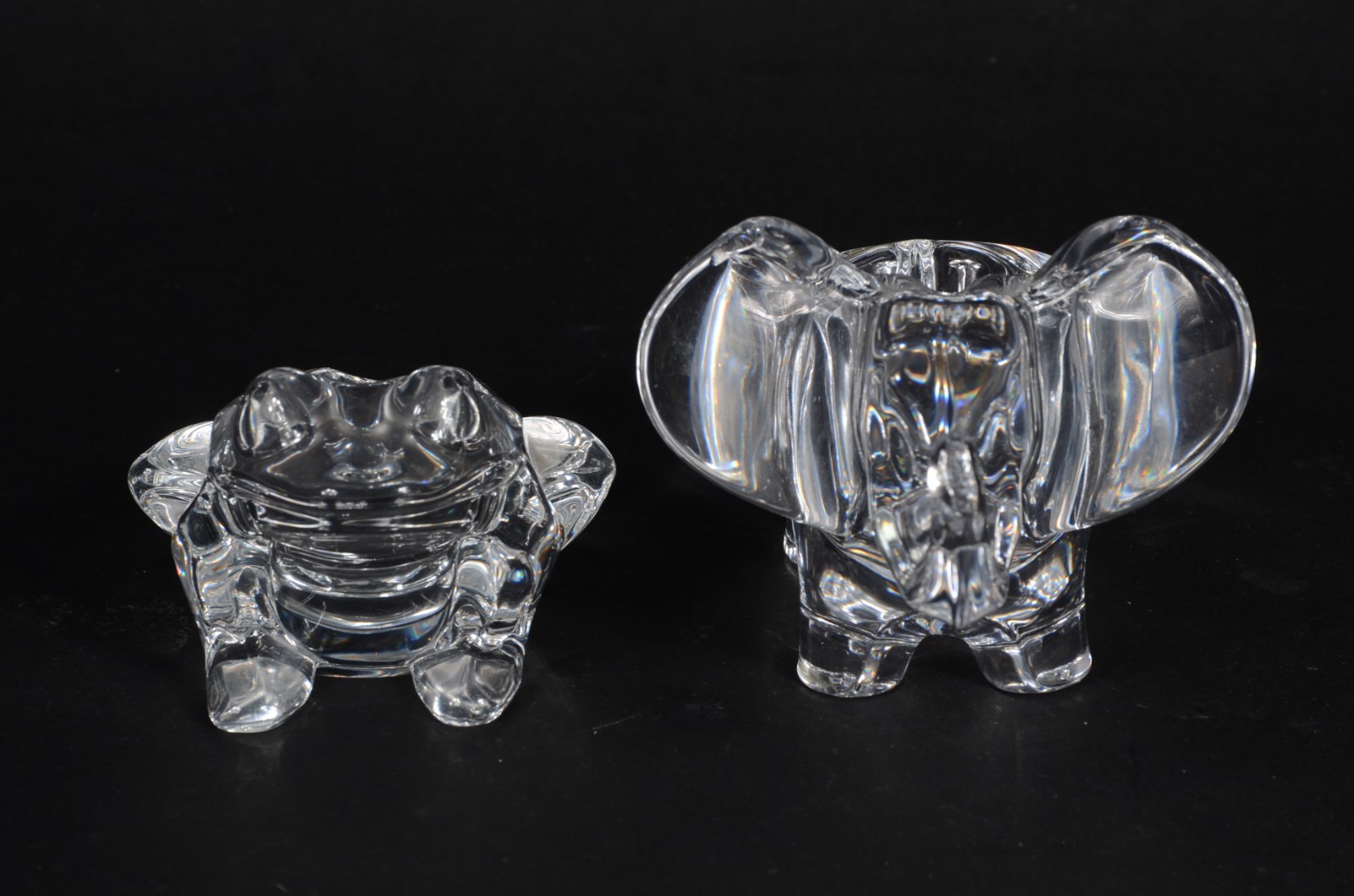 Duas esculturas de cristal francês representando elefante e sapo... - foto 2 de 7
