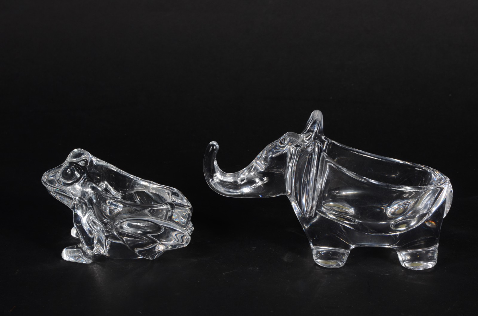 Duas esculturas de cristal francês representando elefante e sapo... - foto 3 de 7