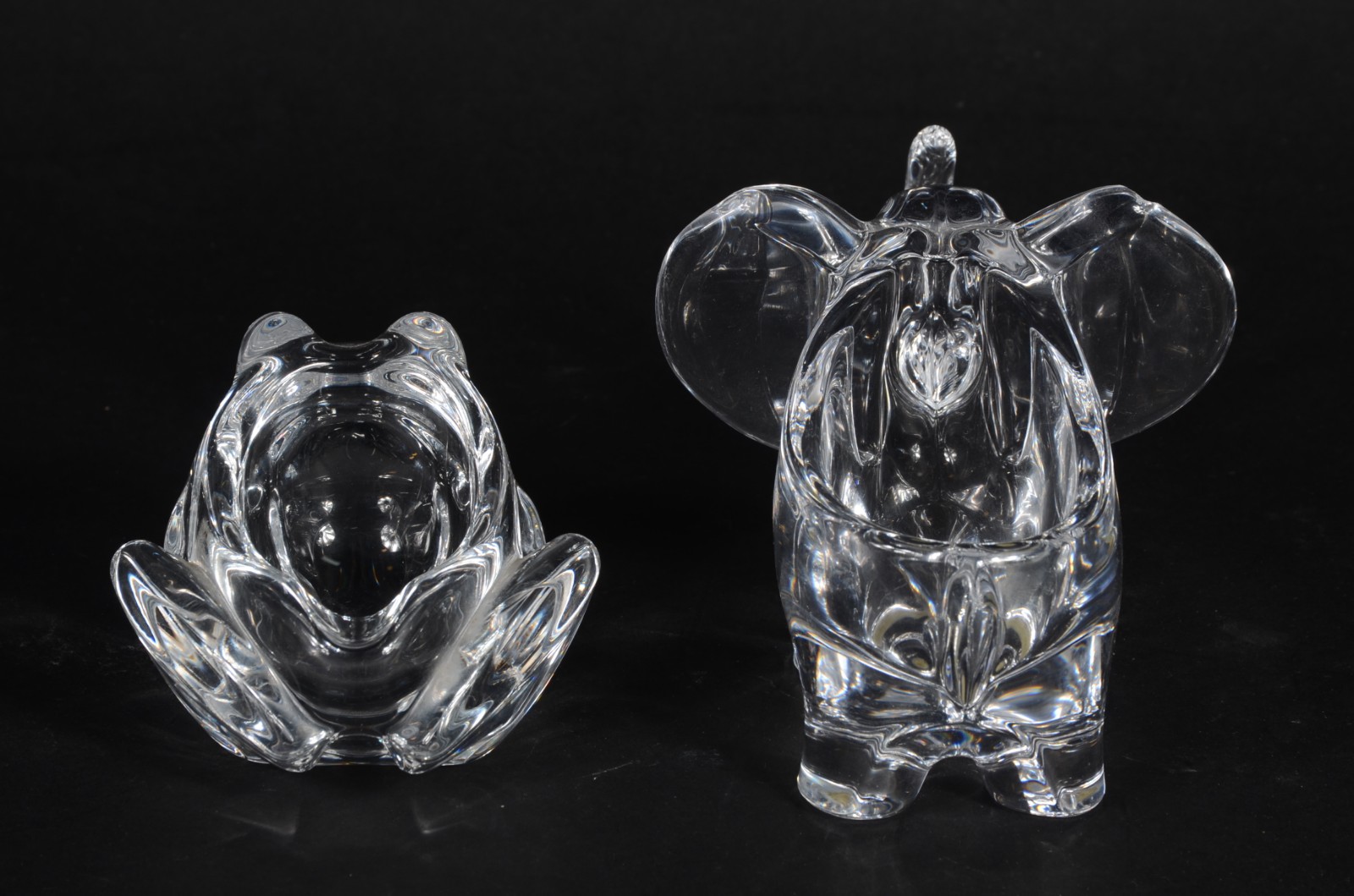Duas esculturas de cristal francês representando elefante e sapo... - foto 4 de 7