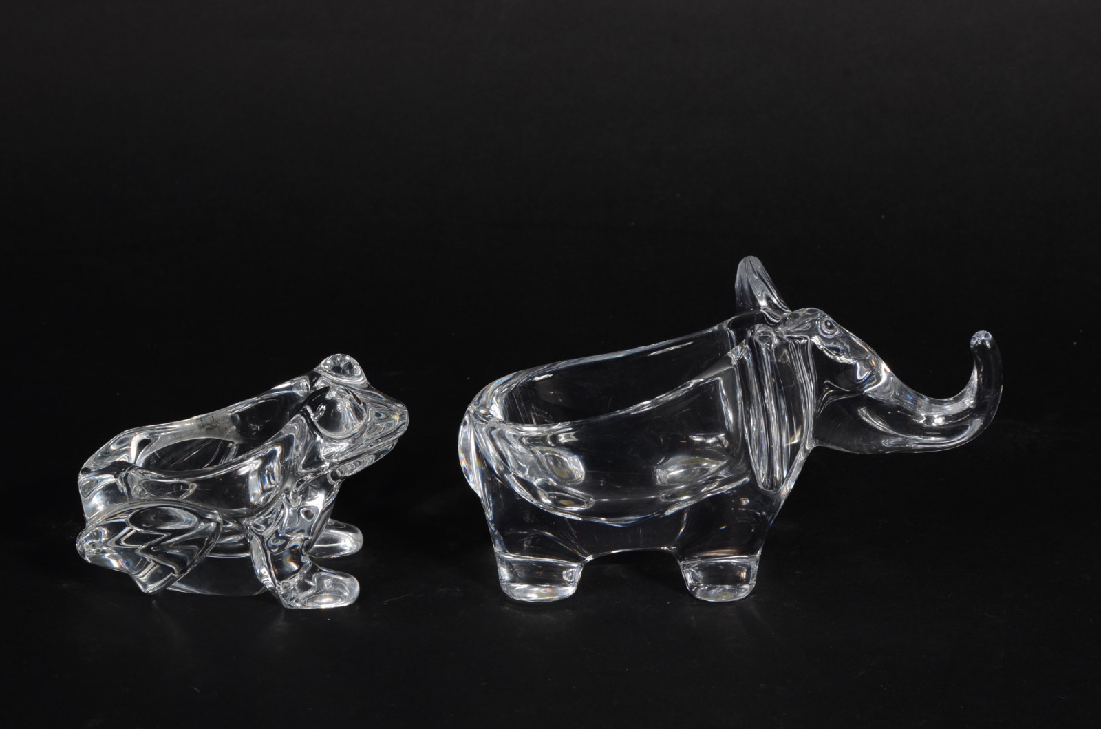 Duas esculturas de cristal francês representando elefante e sapo... - foto 5 de 7