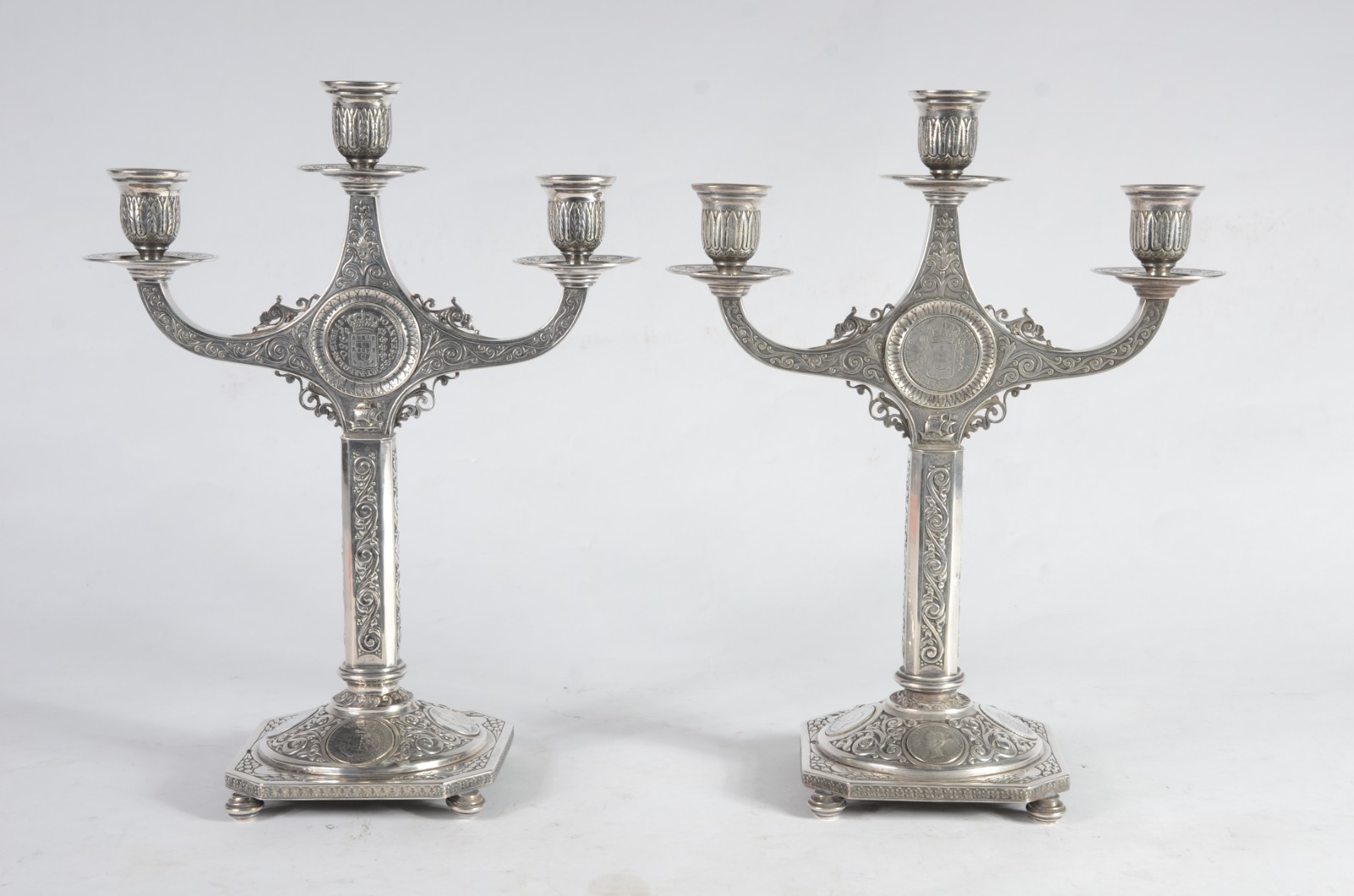 Par de candelabros de prata portuguesa, contraste Javalí, para 3... - foto 1 de 10