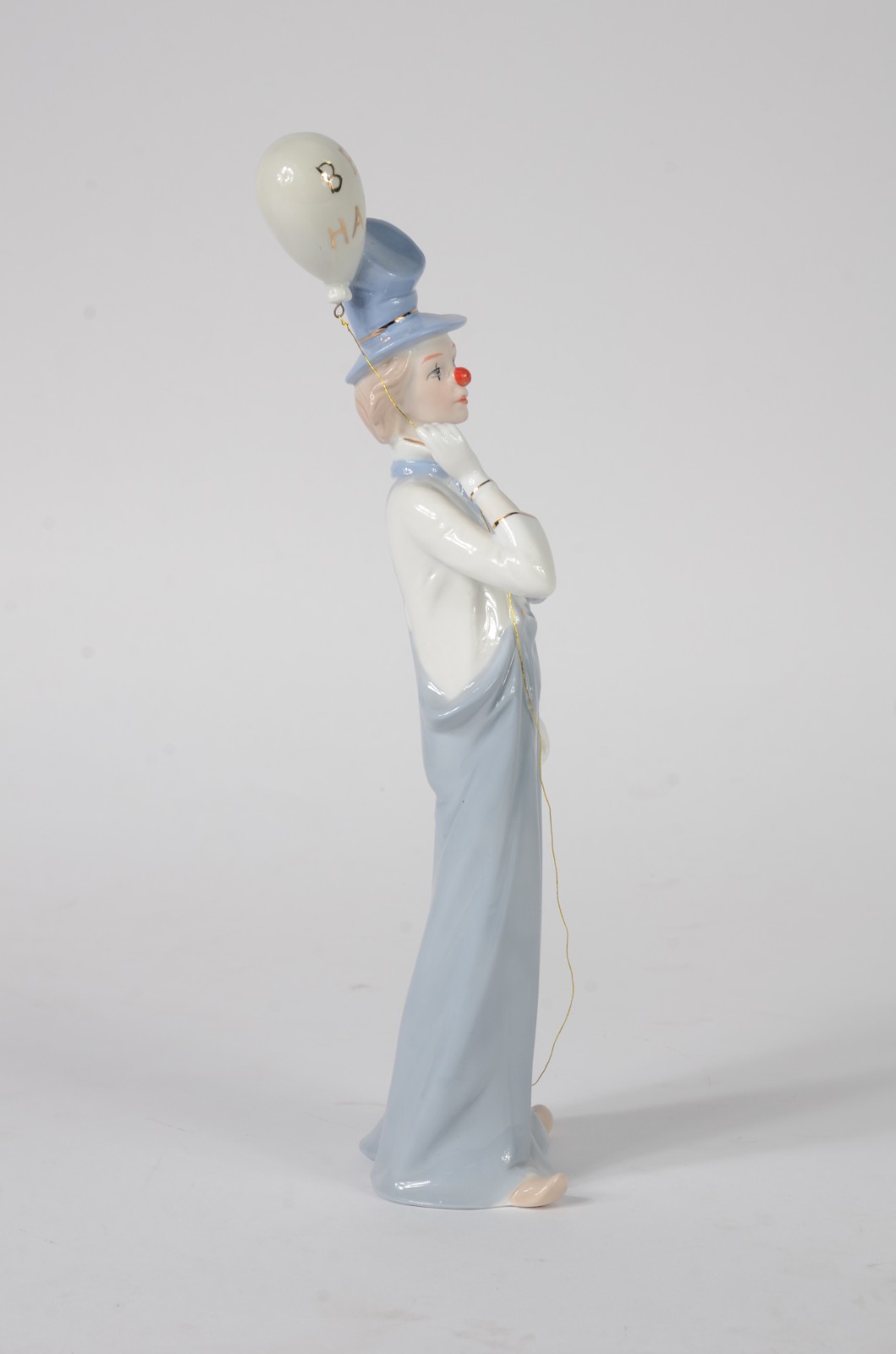 Escultura de porcelana policromada representando palhaço. - foto 4 de 7