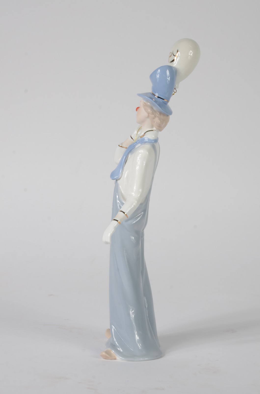 Escultura de porcelana policromada representando palhaço. - foto 6 de 7