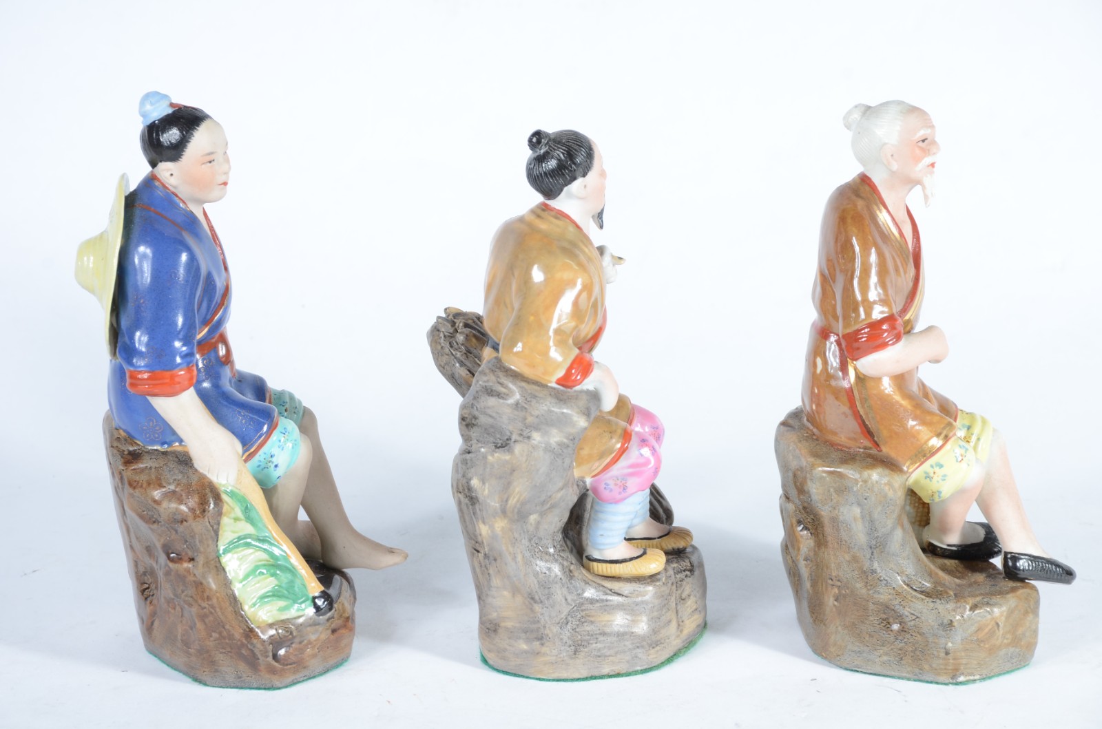 Três figuras de porcelana oriental policromada. - foto 3 de 9