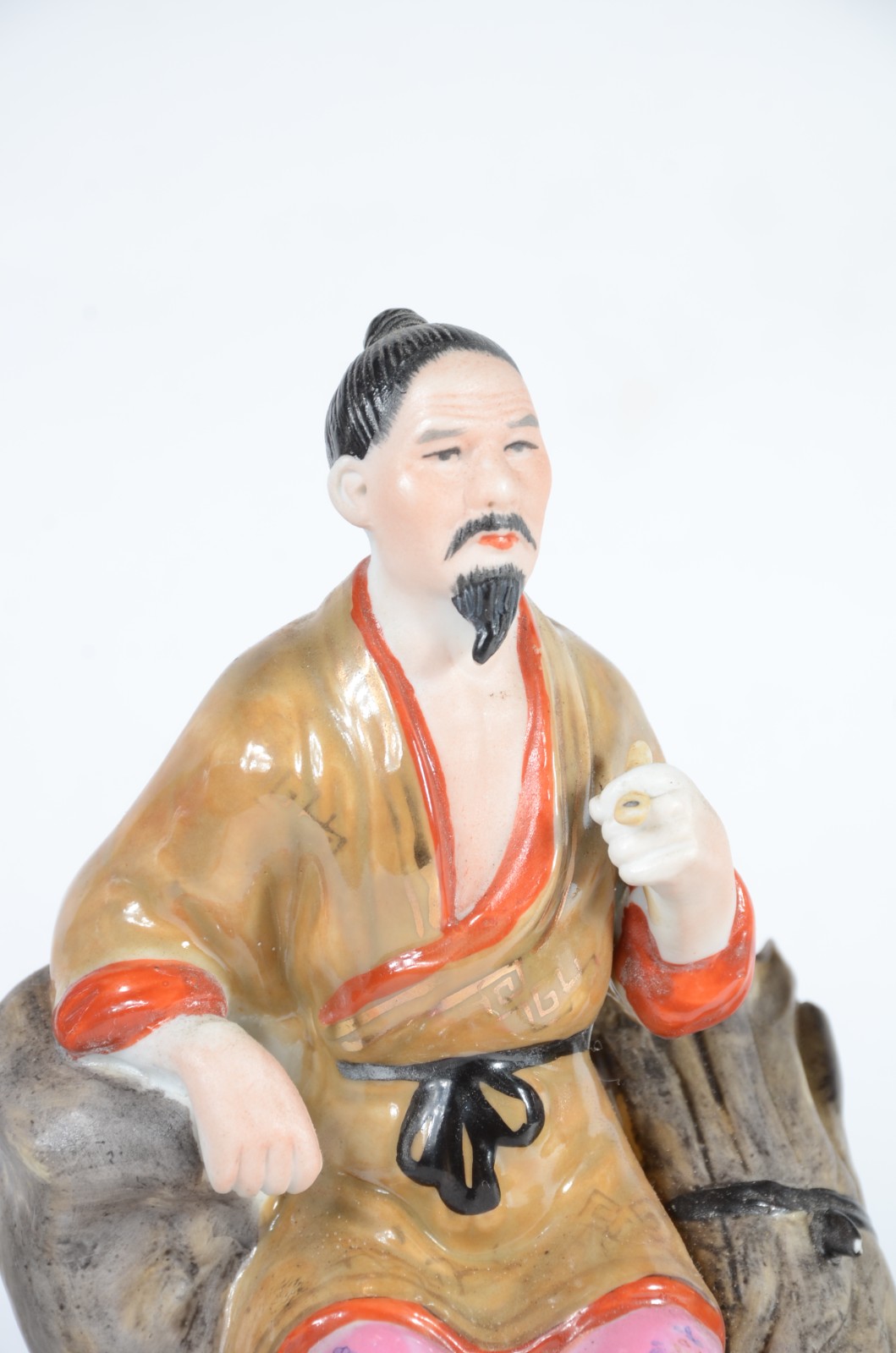 Três figuras de porcelana oriental policromada. - foto 6 de 9
