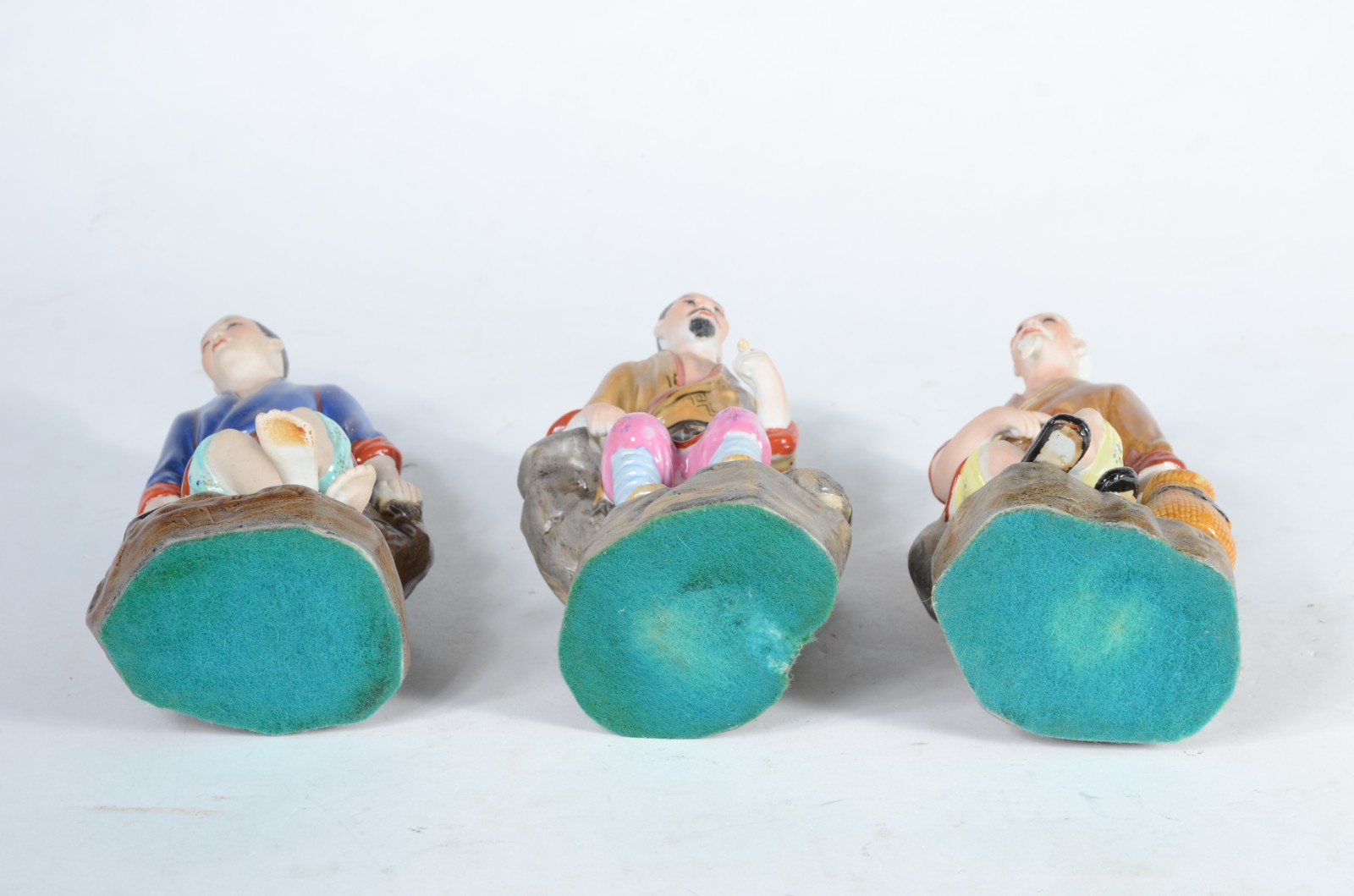 Três figuras de porcelana oriental policromada. - foto 9 de 9