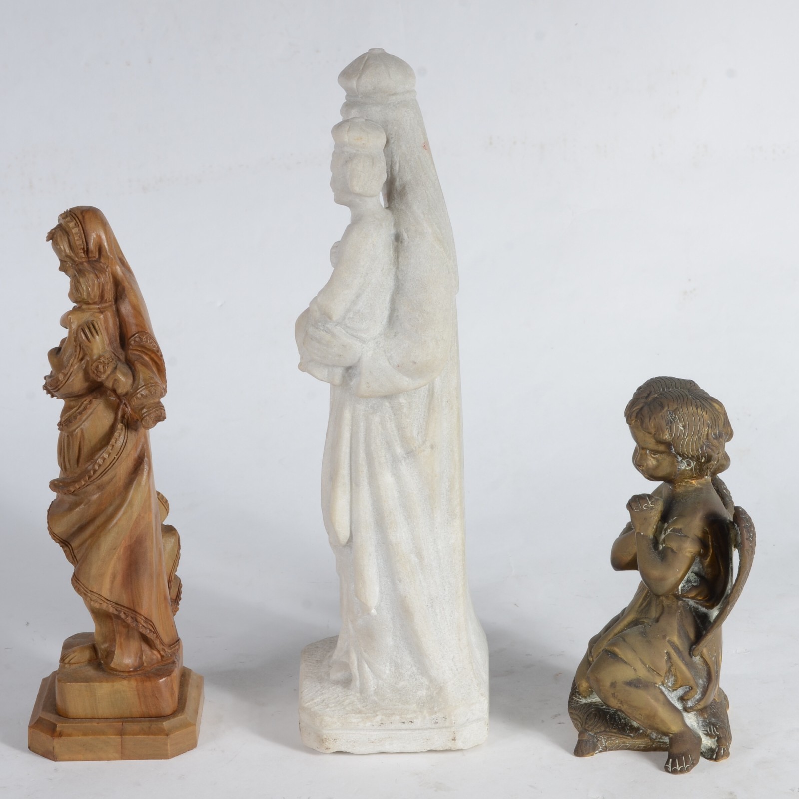 Três peças sacras, sendo: duas imagens de Nossa Senhora (pó de... - foto 4 de 8