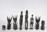 Oito esculturas diversas de madeira africana e ... - Oito esculturas diversas de madeira africana e oriental.
