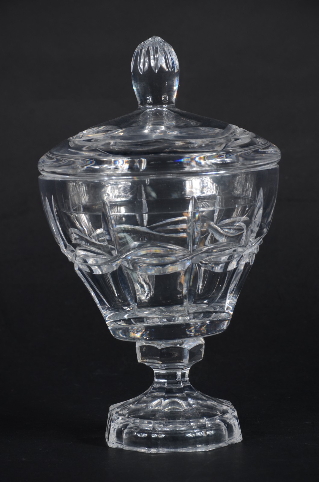 Compoteira de cristal europeu lapidado. - foto 1 de 4