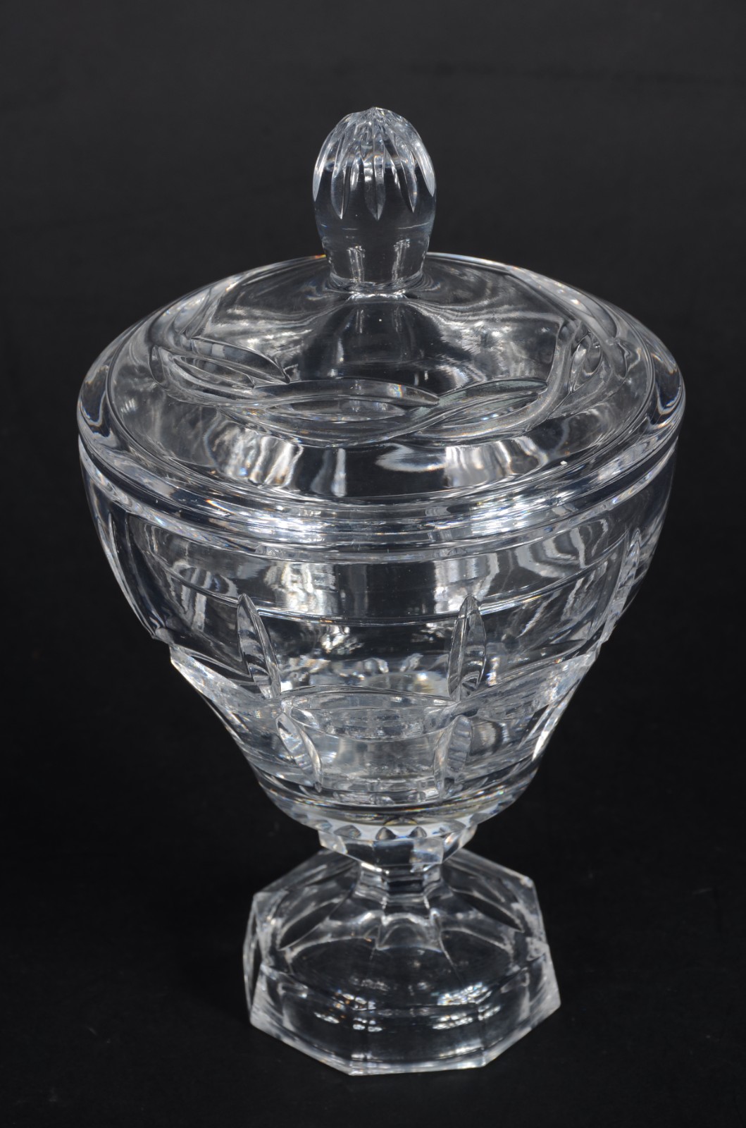 Compoteira de cristal europeu lapidado. - foto 2 de 4