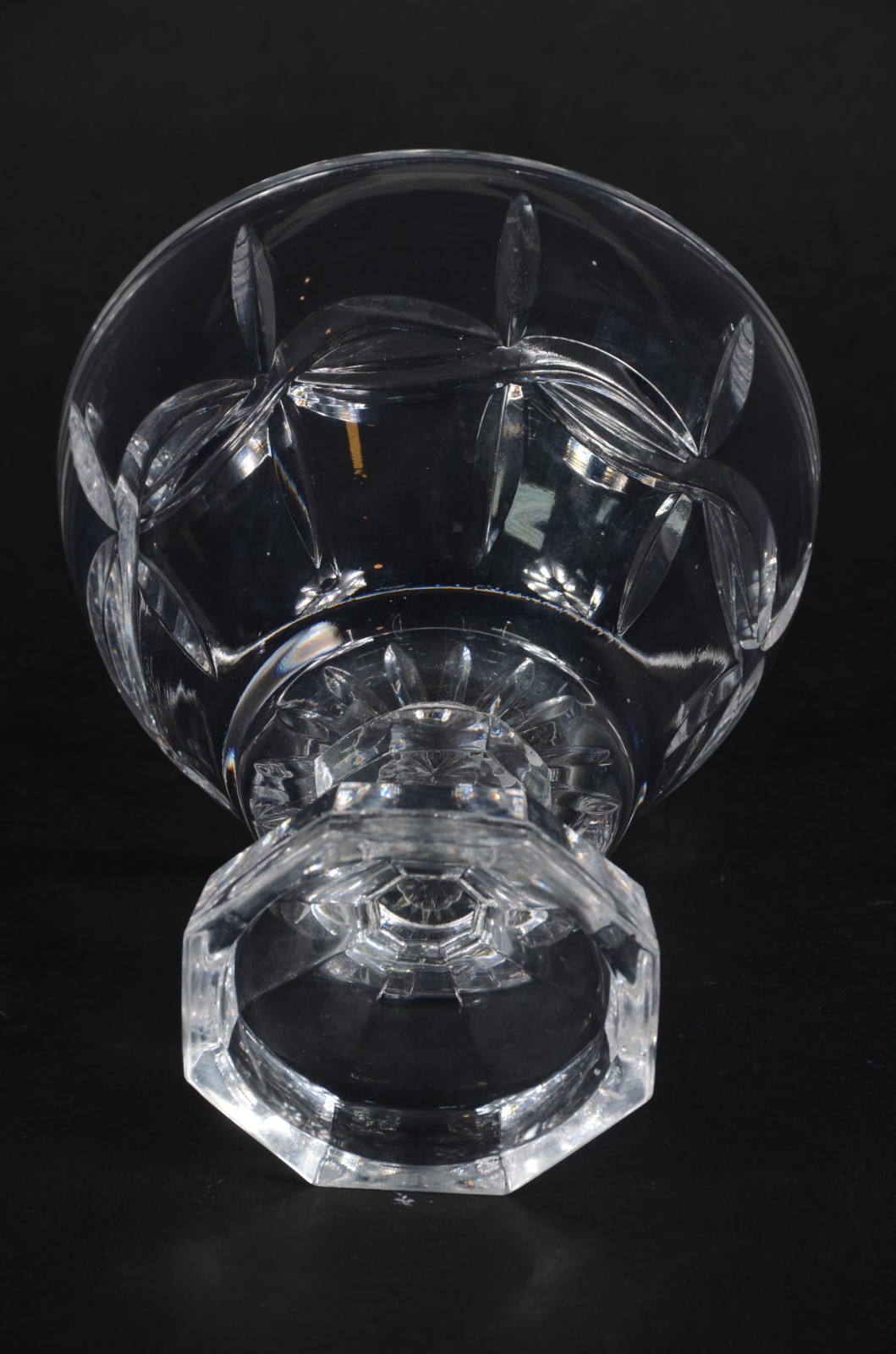Compoteira de cristal europeu lapidado. - foto 4 de 4