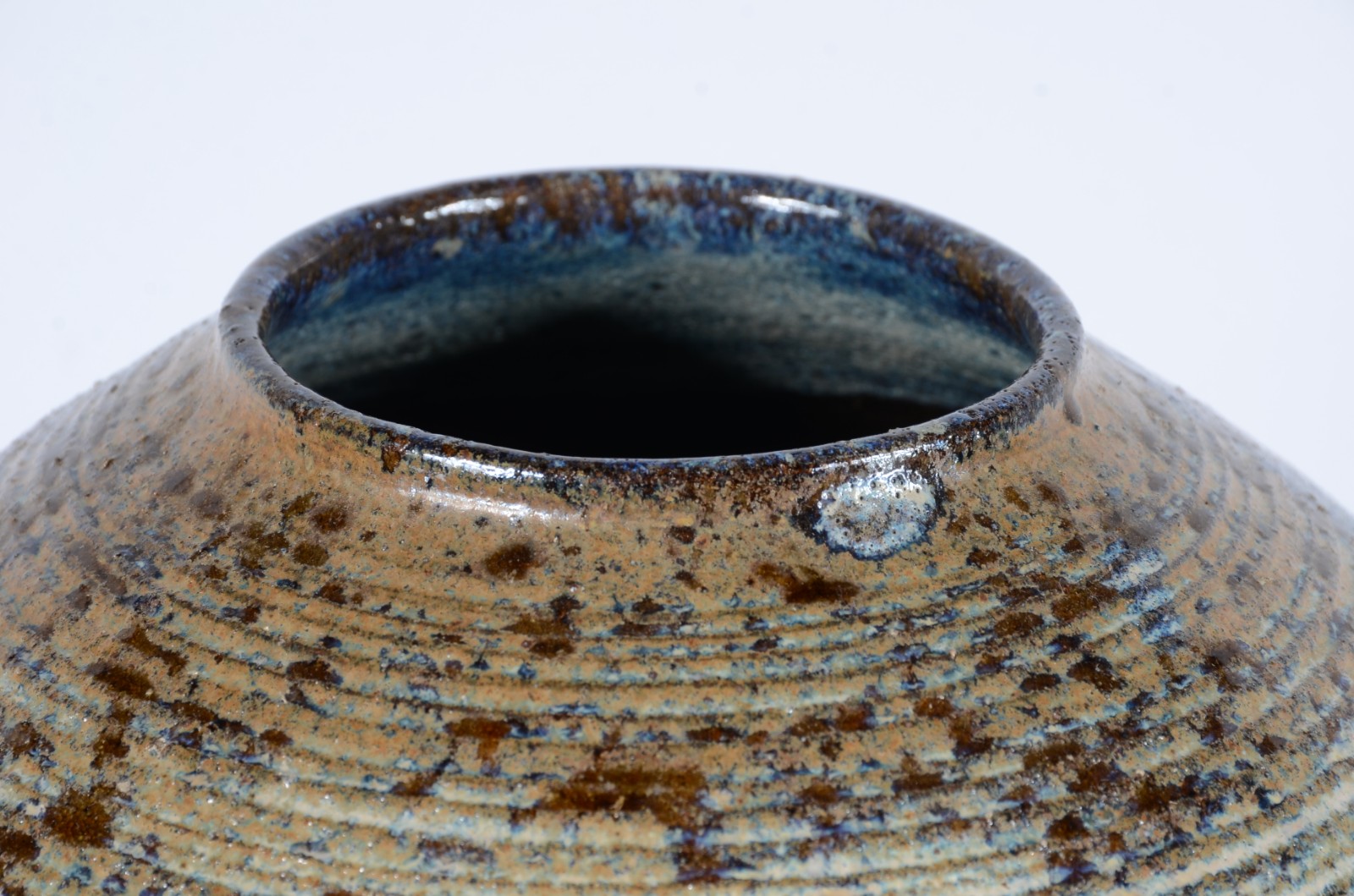 Vaso de cerâmica decorativa. - foto 2 de 4