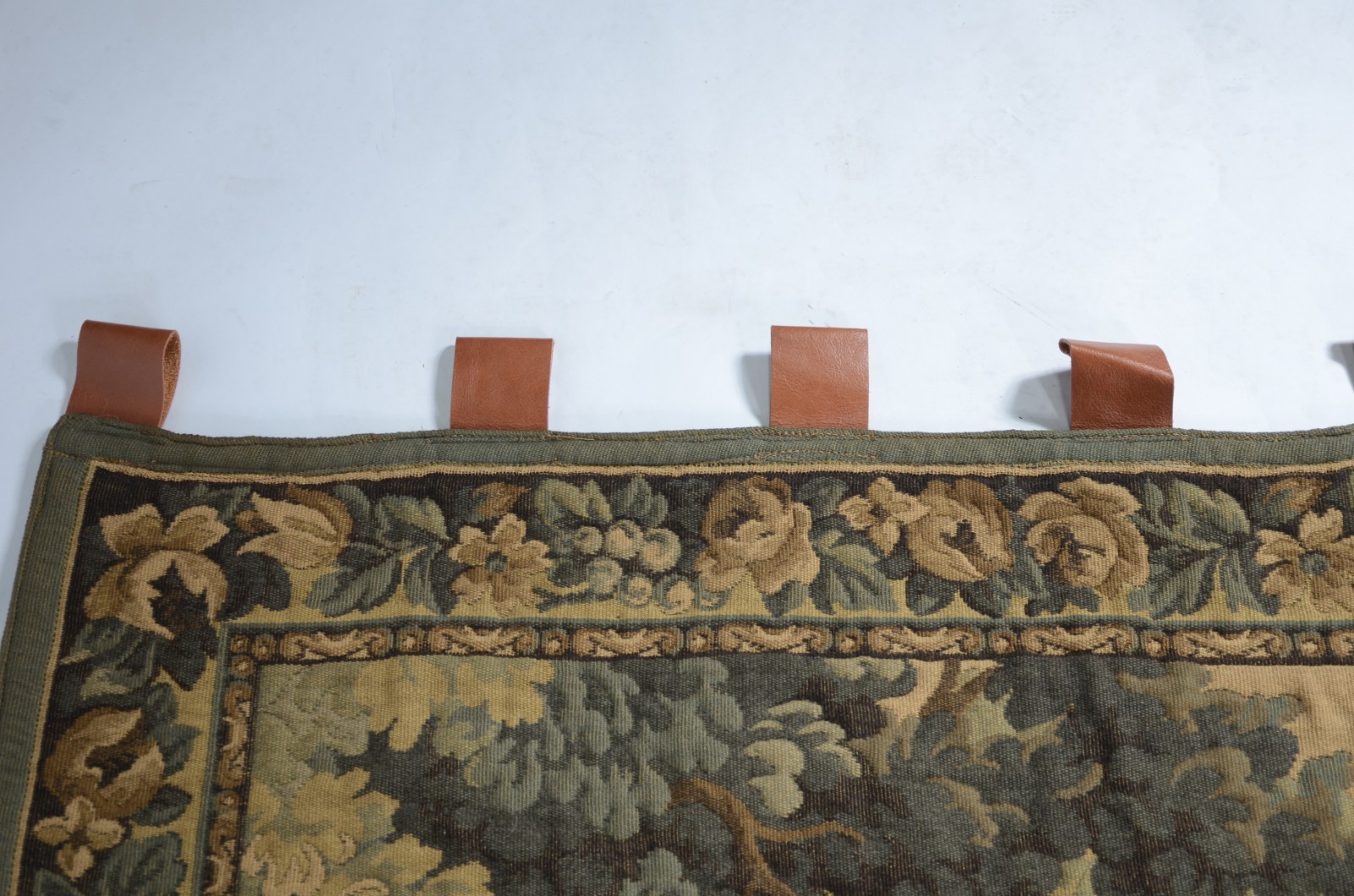 Tapeçaria estilo Aubusson decorada com cenas de caça. - foto 7 de 7