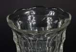 Três peças de vidro/cristal, sendo: 2 compoteir... - Três peças de vidro/cristal, sendo: 2 compoteiras e vaso (mofado).