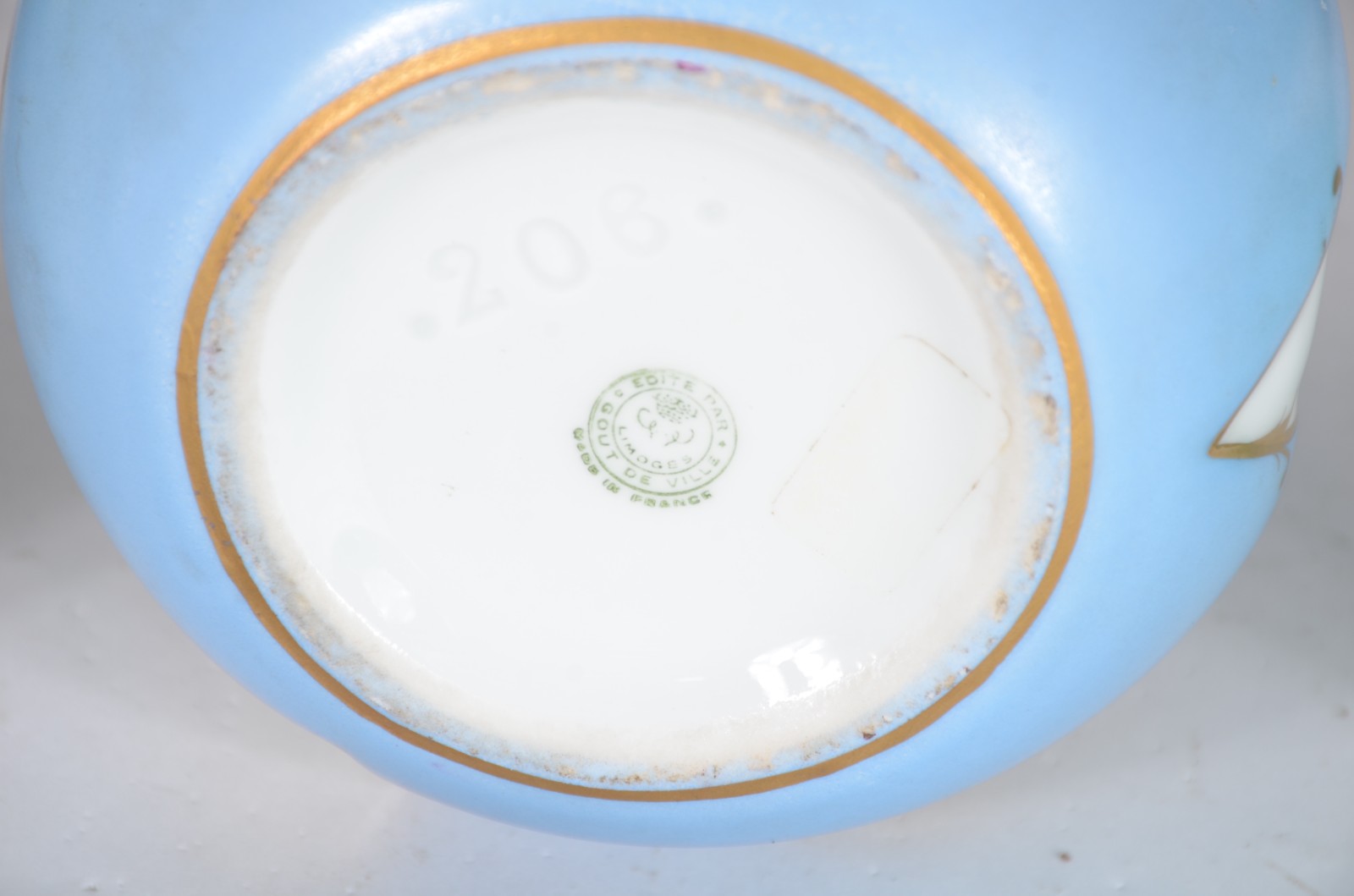 Quatro peças diversas de porcelana, sendo: cachepot quadrado decorado... - foto 7 de 7
