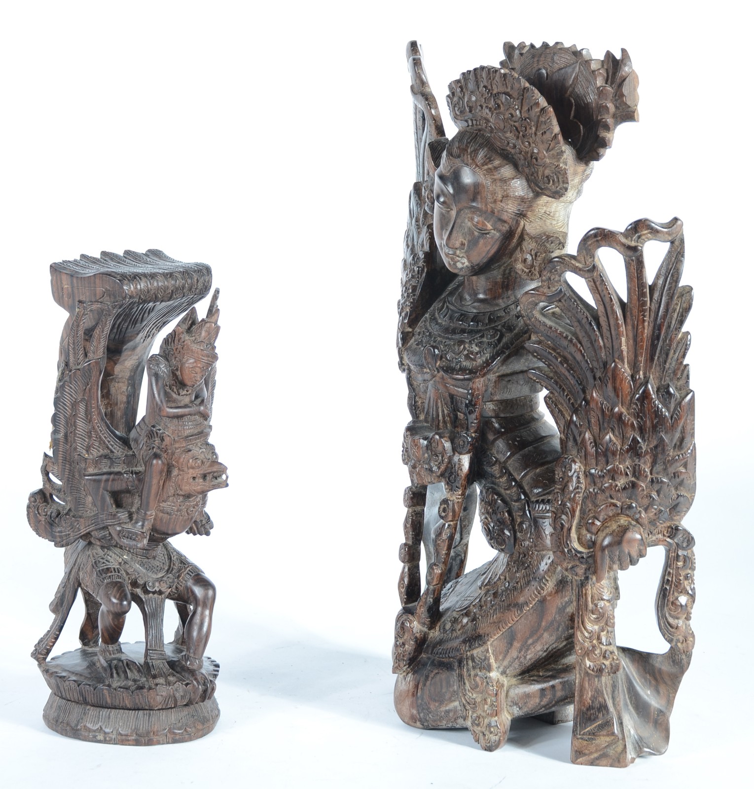 Duas esculturas de madeira entalhada representando figuras de... - foto 4 de 9
