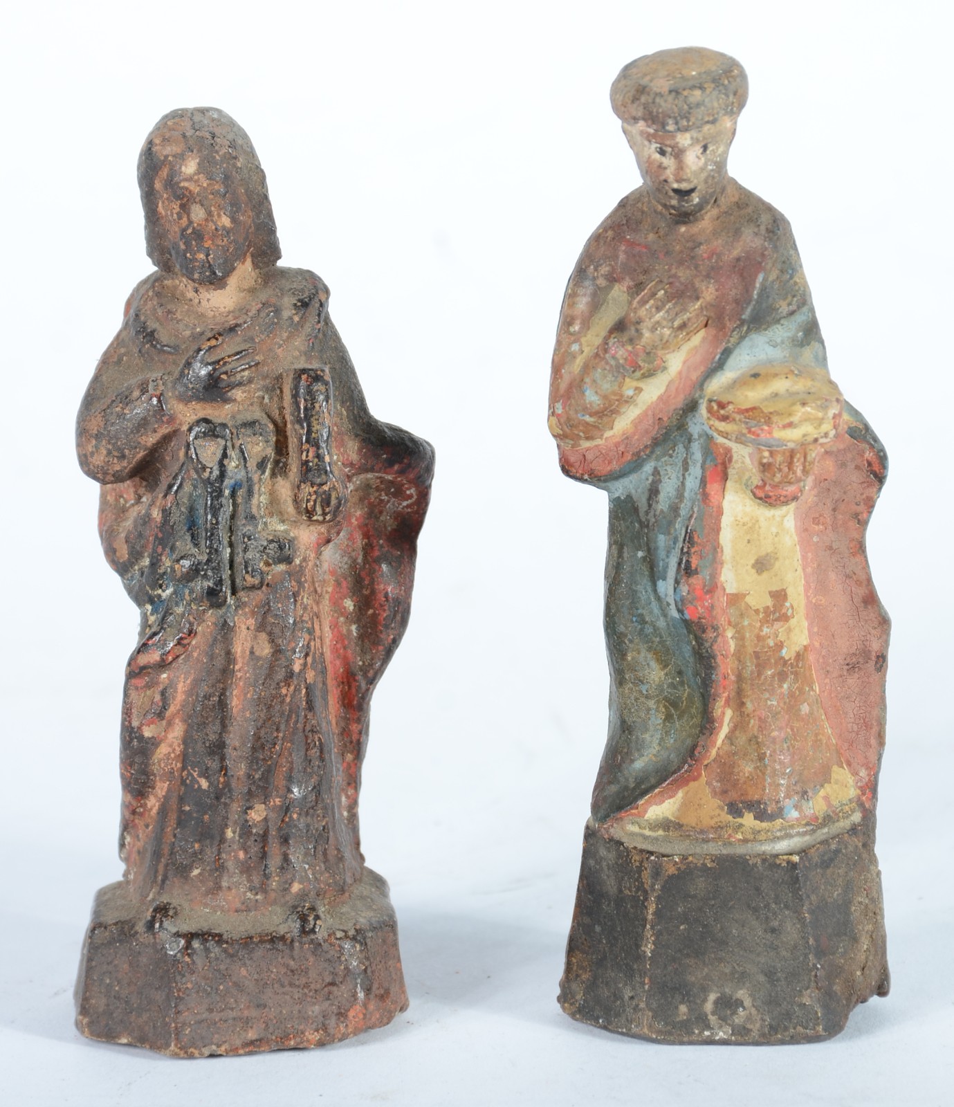 Duas antigas imagens sacras em terracota policromada. Desgastes. - foto 1 de 5