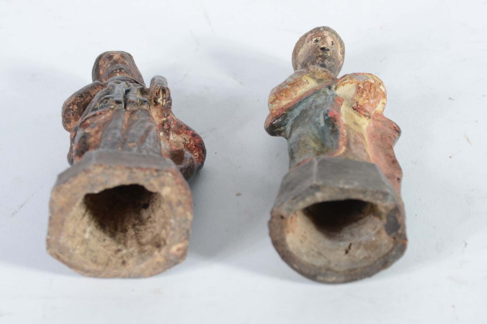 Duas antigas imagens sacras em terracota policromada. Desgastes. - foto 5 de 5