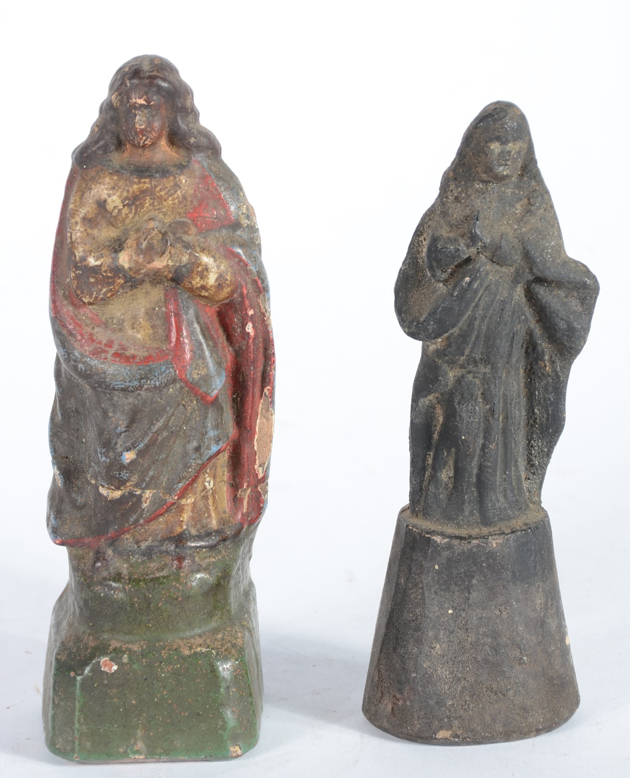 Duas antigas imagens sacras em terracota policromada. Desgastes. - foto 1 de 5
