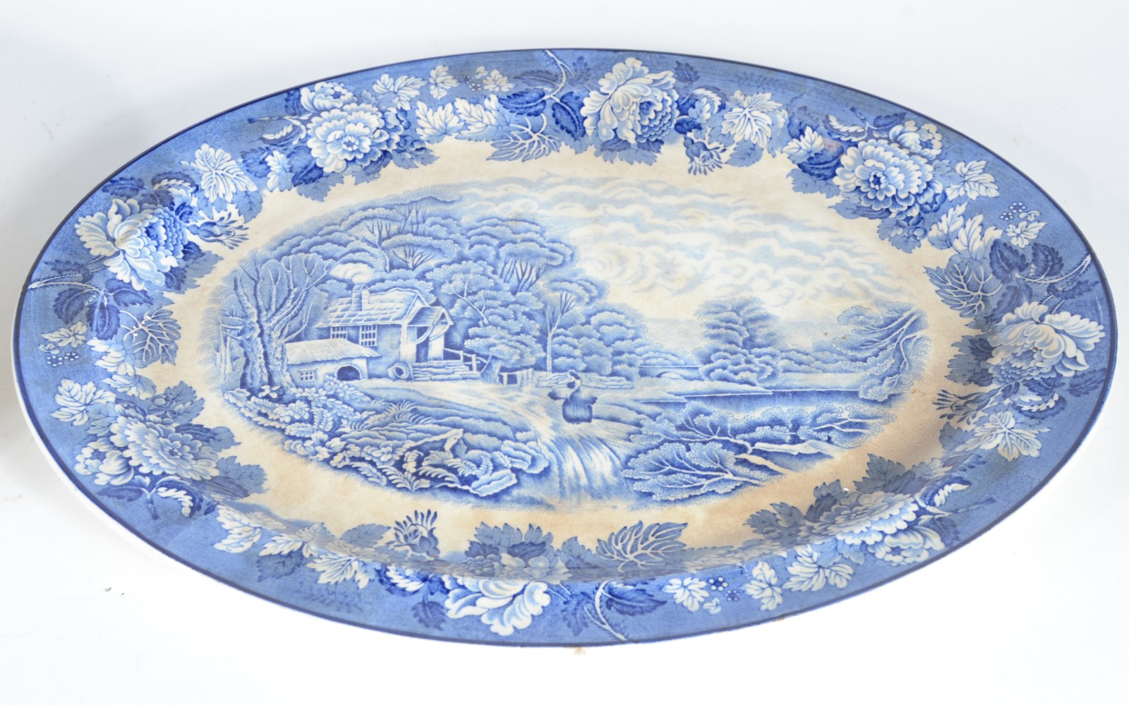 Duas peças, sendo: medalhão de porcelana oriental Satzuma com figuras... - foto 3 de 7