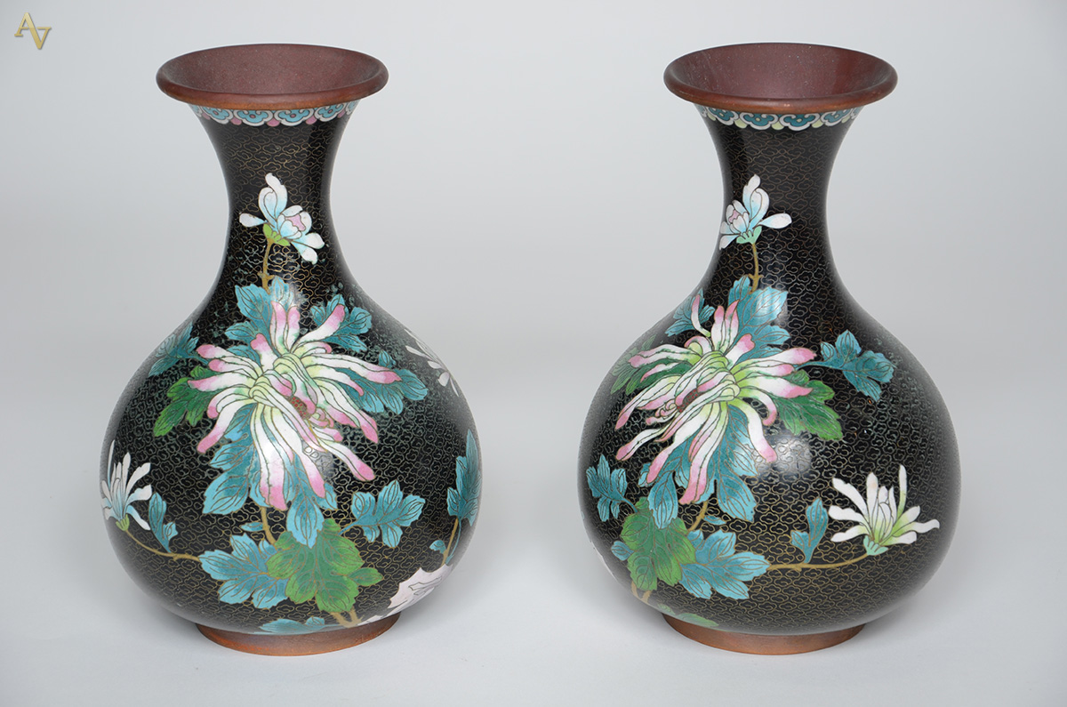 Par de vasos de cloisonne. Altura 26 cm cada. - foto 1 de 2