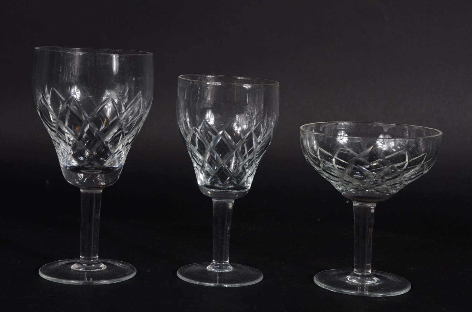Serviço de cristal lapidado, composto de: 6 taças para vinho tinto, 6... - foto 3 de 3