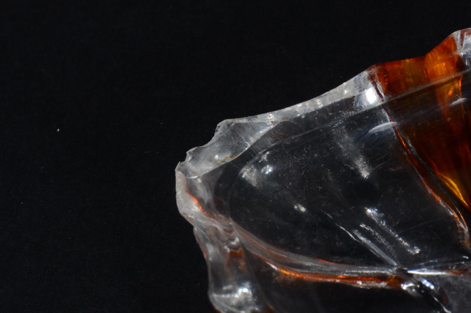 Três peças de cristal, sendo: porta petiscos, prato para rocambole e... - foto 5 de 5