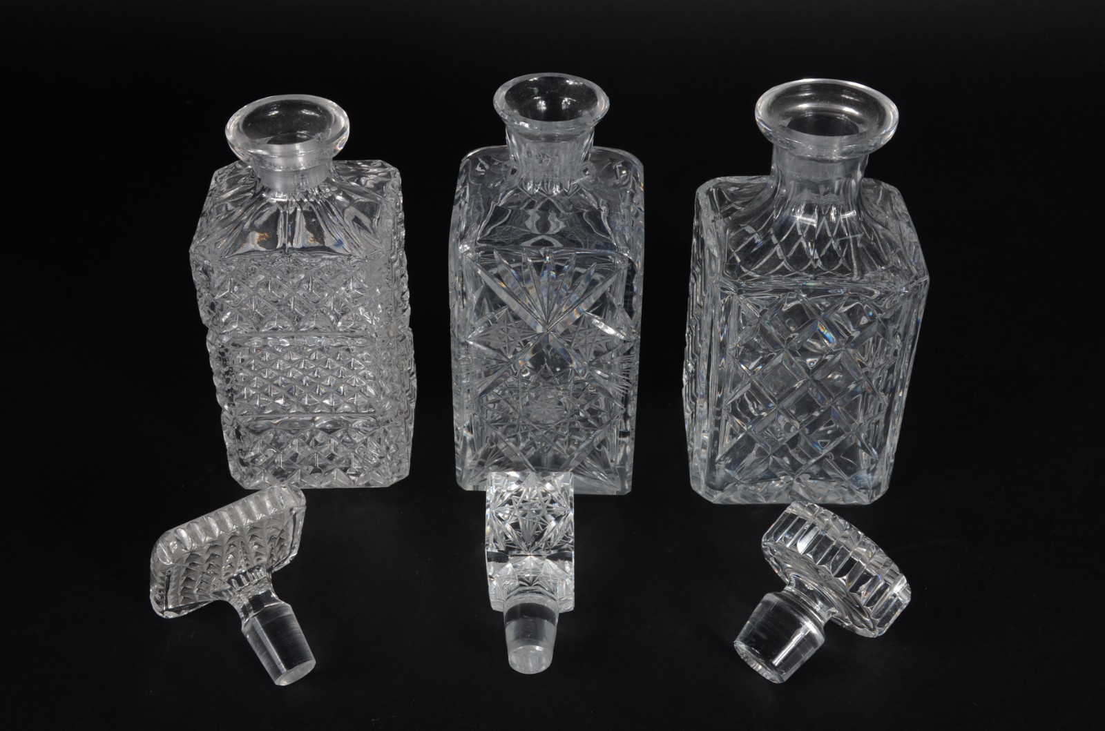 Três garrafas de vidro/cristal lapidado. - foto 3 de 8