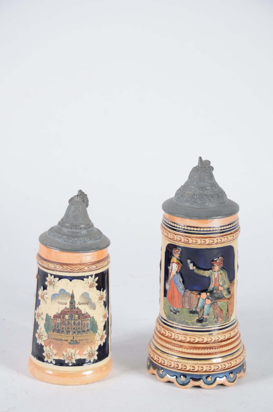 Diversas peças, sendo: dois pratos de porcelana oriental, um decorado... - foto 7 de 11
