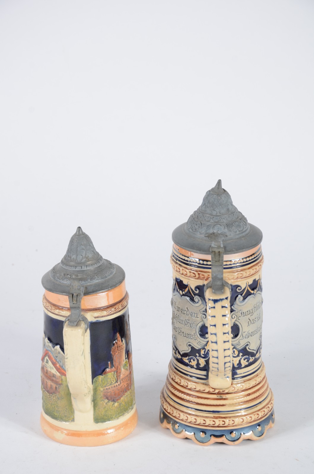 Diversas peças, sendo: dois pratos de porcelana oriental, um decorado... - foto 8 de 11