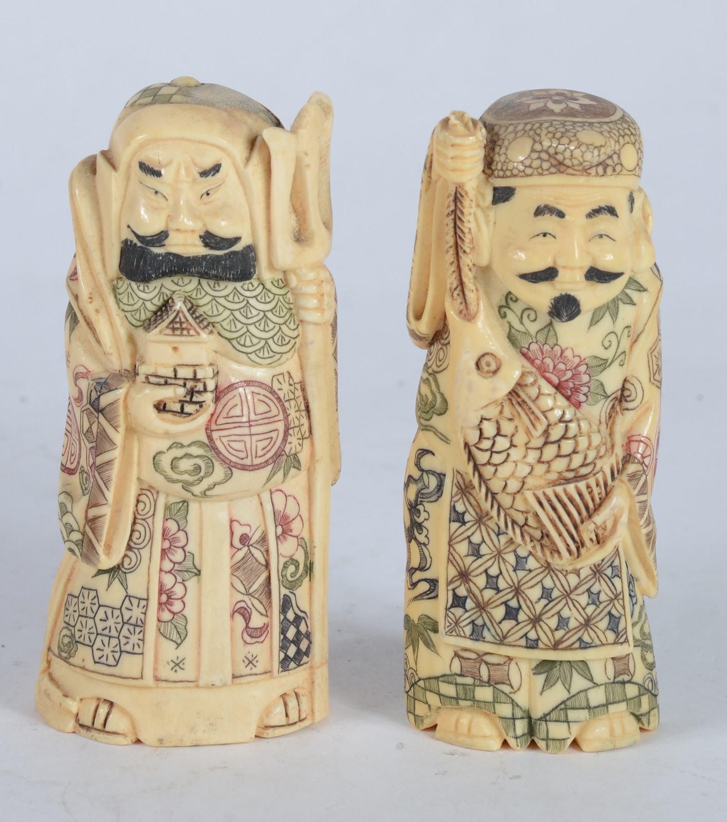 Par de estatuetas de marfim policromado representando figuras... - foto 1 de 5