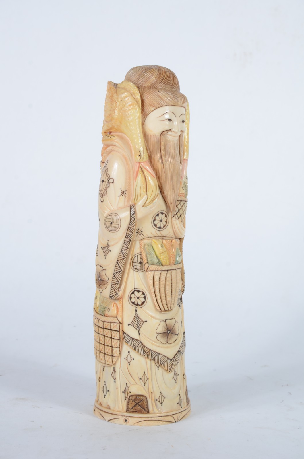 Estatueta de marfim policromado representando figura masculina com... - foto 2 de 6