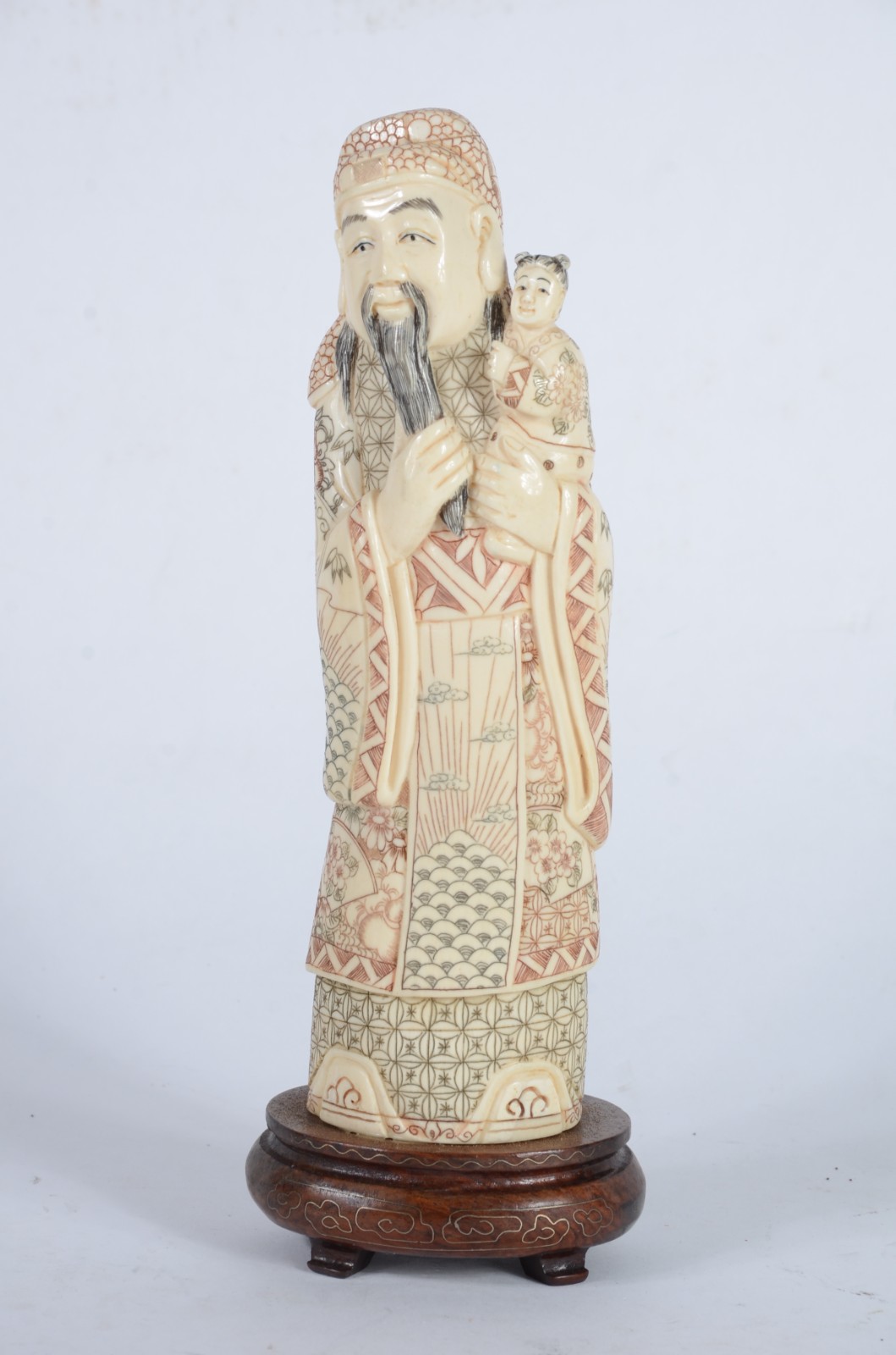 Estatueta de marfim representando figura masculina com barbicha e... - foto 1 de 6