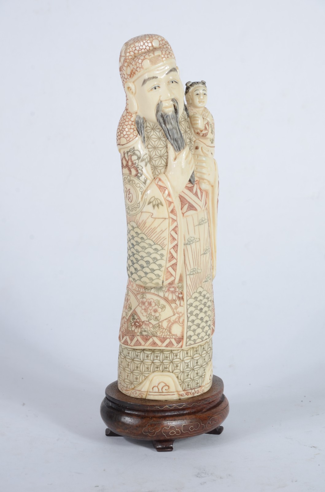 Estatueta de marfim representando figura masculina com barbicha e... - foto 2 de 6