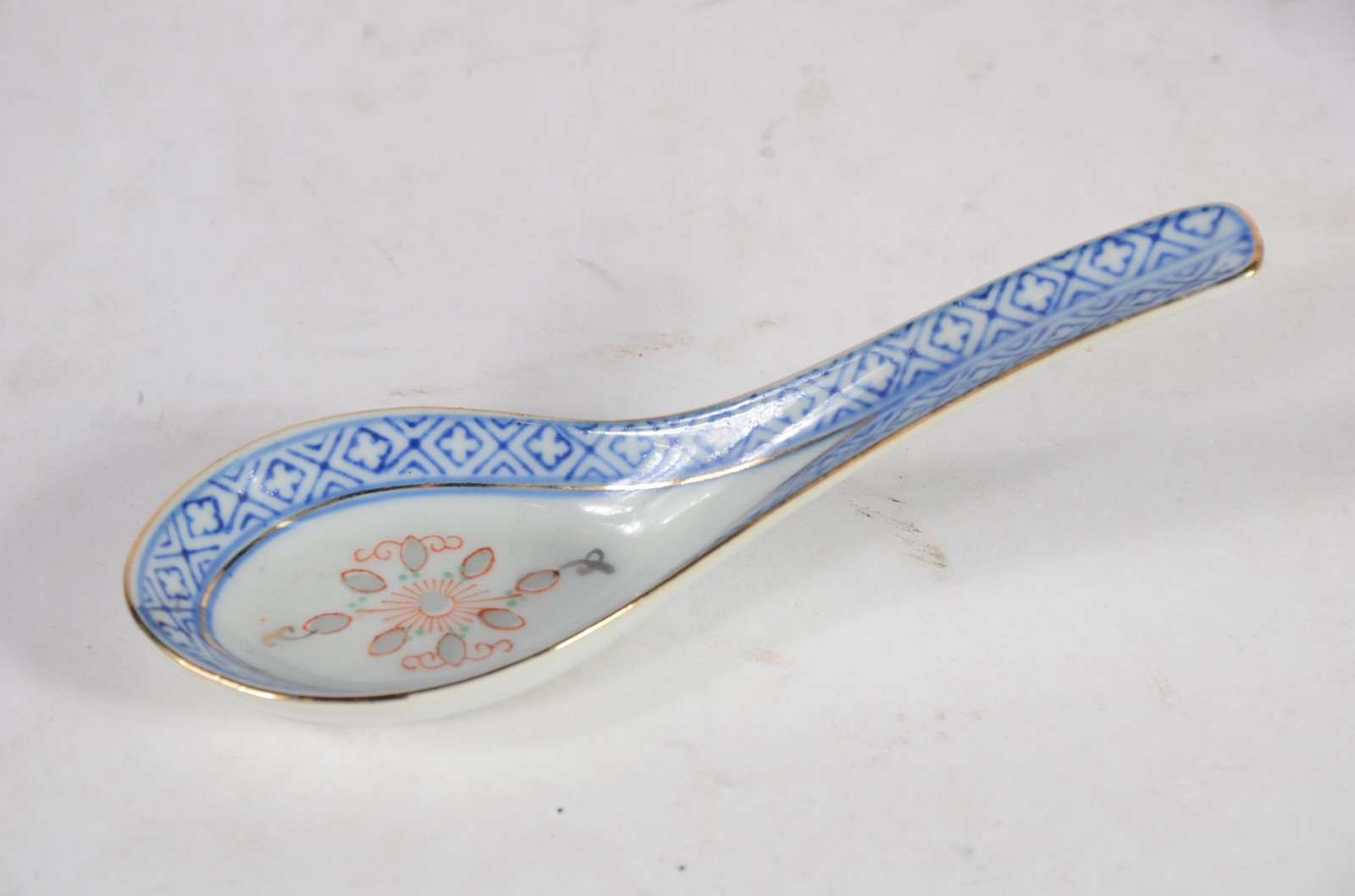 Conjunto com 34 bowls e 24 colheres de porcelana oriental "grão de... - foto 3 de 5