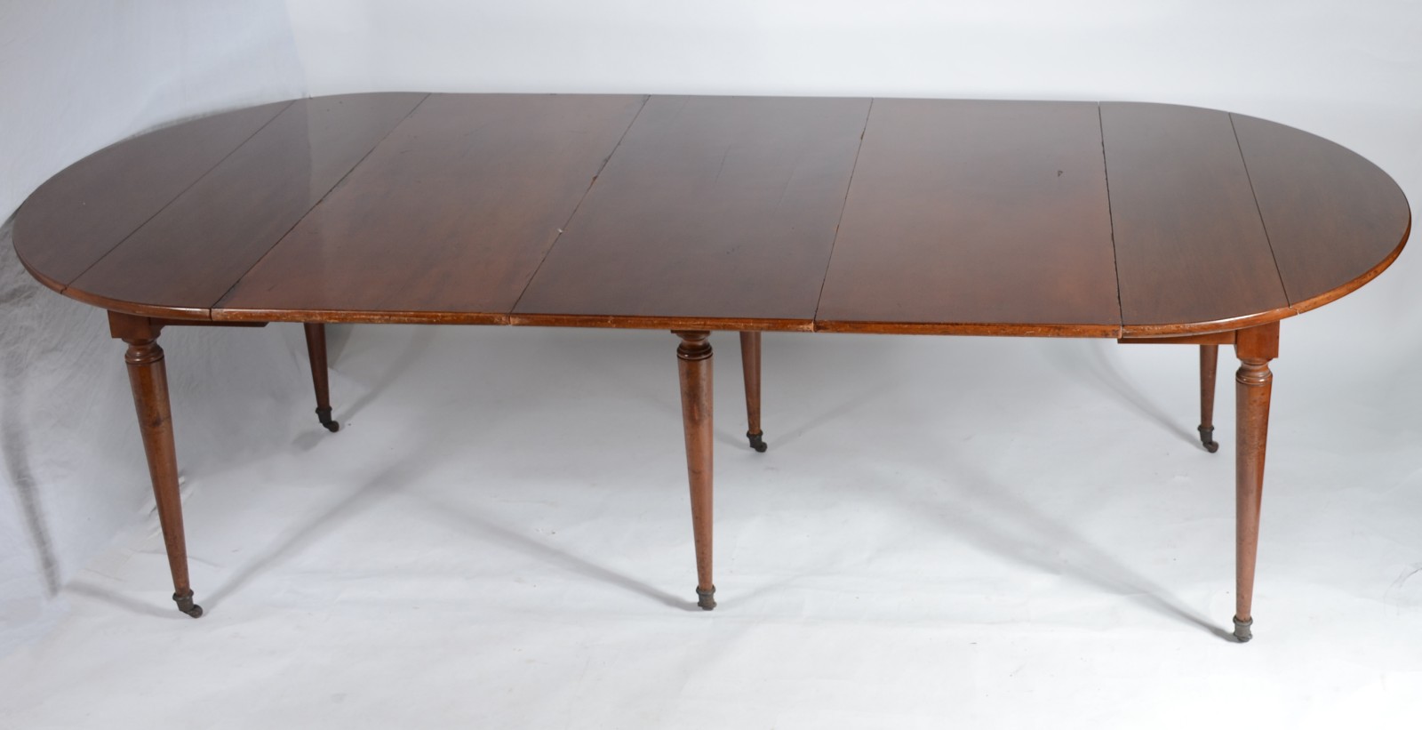 Mesa de jantar de madeira nobre, tampo oval com duas tábuas... - foto 4 de 11