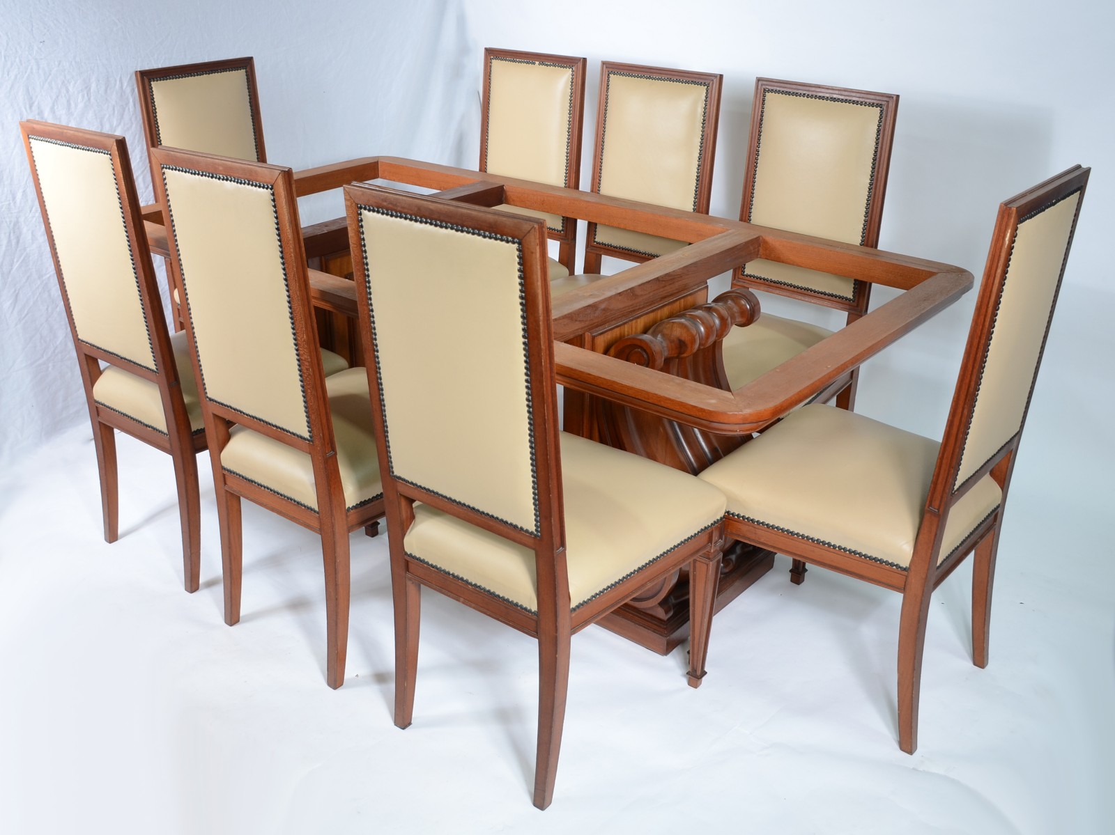 Mesa de jantar de madeira nobre (faltando o tampo). Acompanham 8... - foto 1 de 10