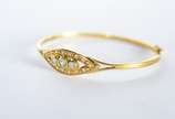 Pulseira de ouro 18 k., feitio "escrava" com br... - Pulseira de ouro 18 k., feitio "escrava" com brilhantes. (Por motivos de segurança a peça não se encontra na loja).
