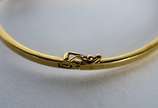 Pulseira de ouro 18 k., feitio "escrava" com br... - Pulseira de ouro 18 k., feitio "escrava" com brilhantes. (Por motivos de segurança a peça não se encontra na loja).