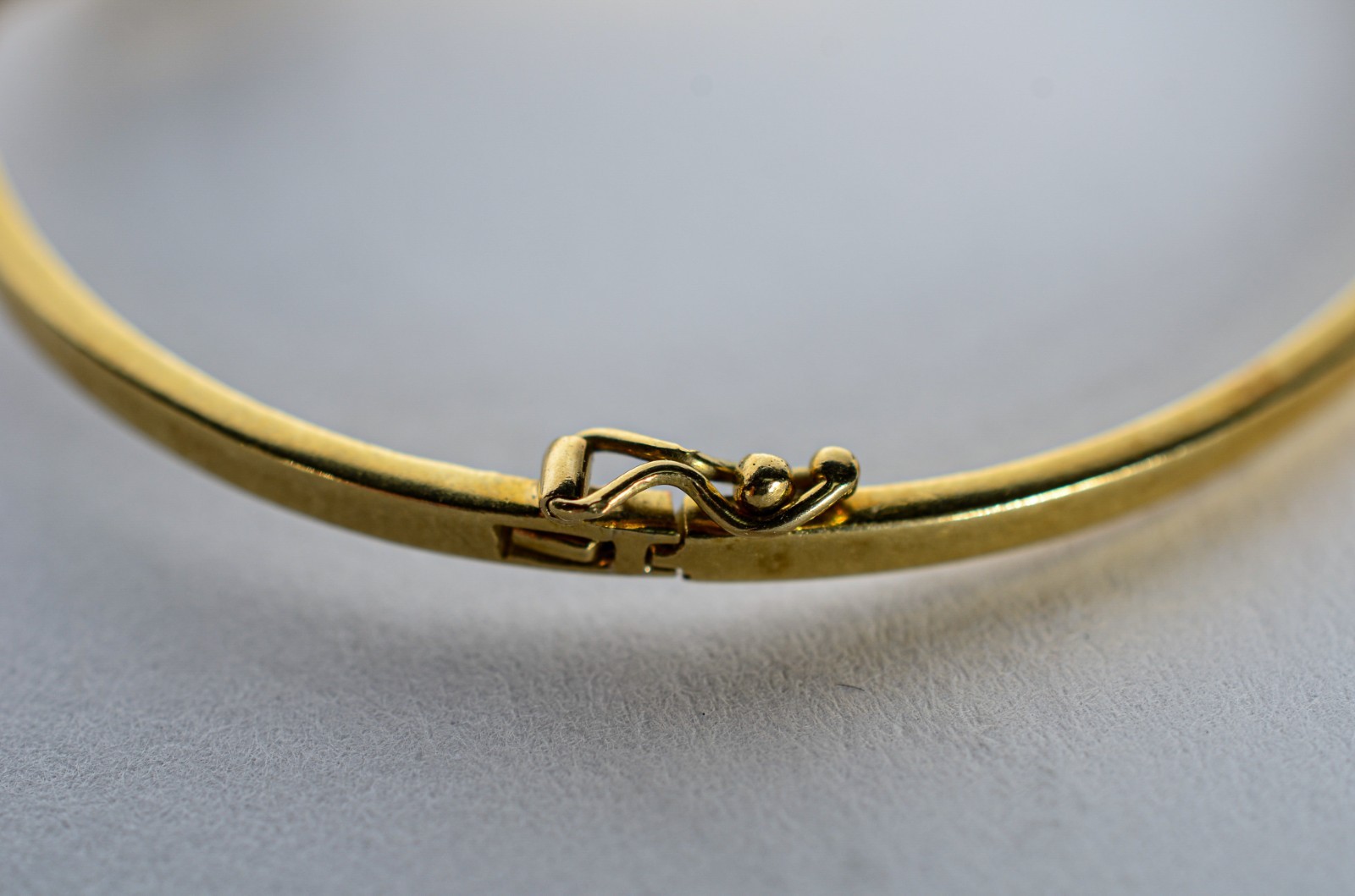 Pulseira de ouro 18 k., feitio "escrava" com brilhantes. (Por motivos... - foto 5 de 5