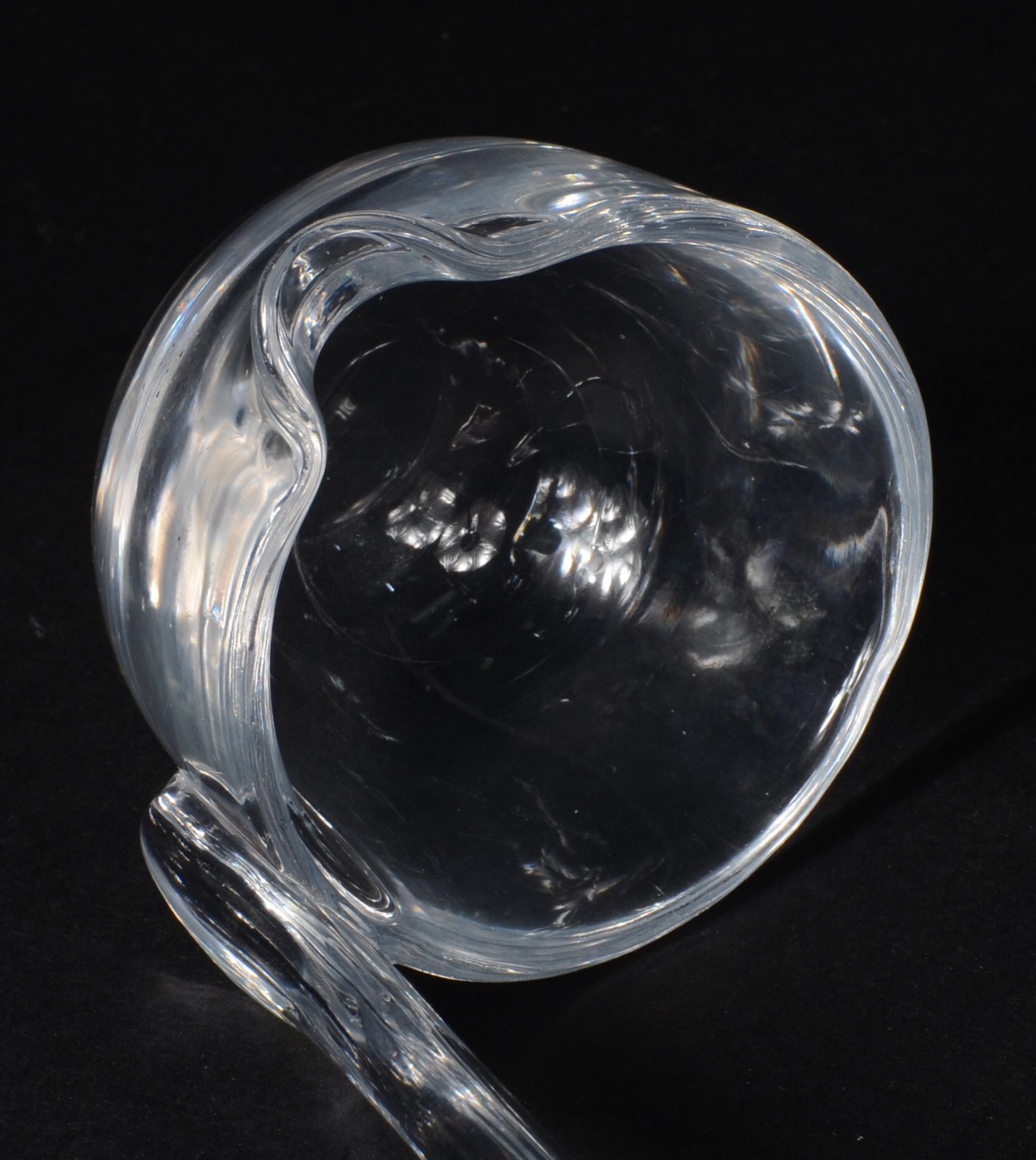 Poncheira de cristal tcheco lapidado com concha e 10 canecas. - foto 4 de 7