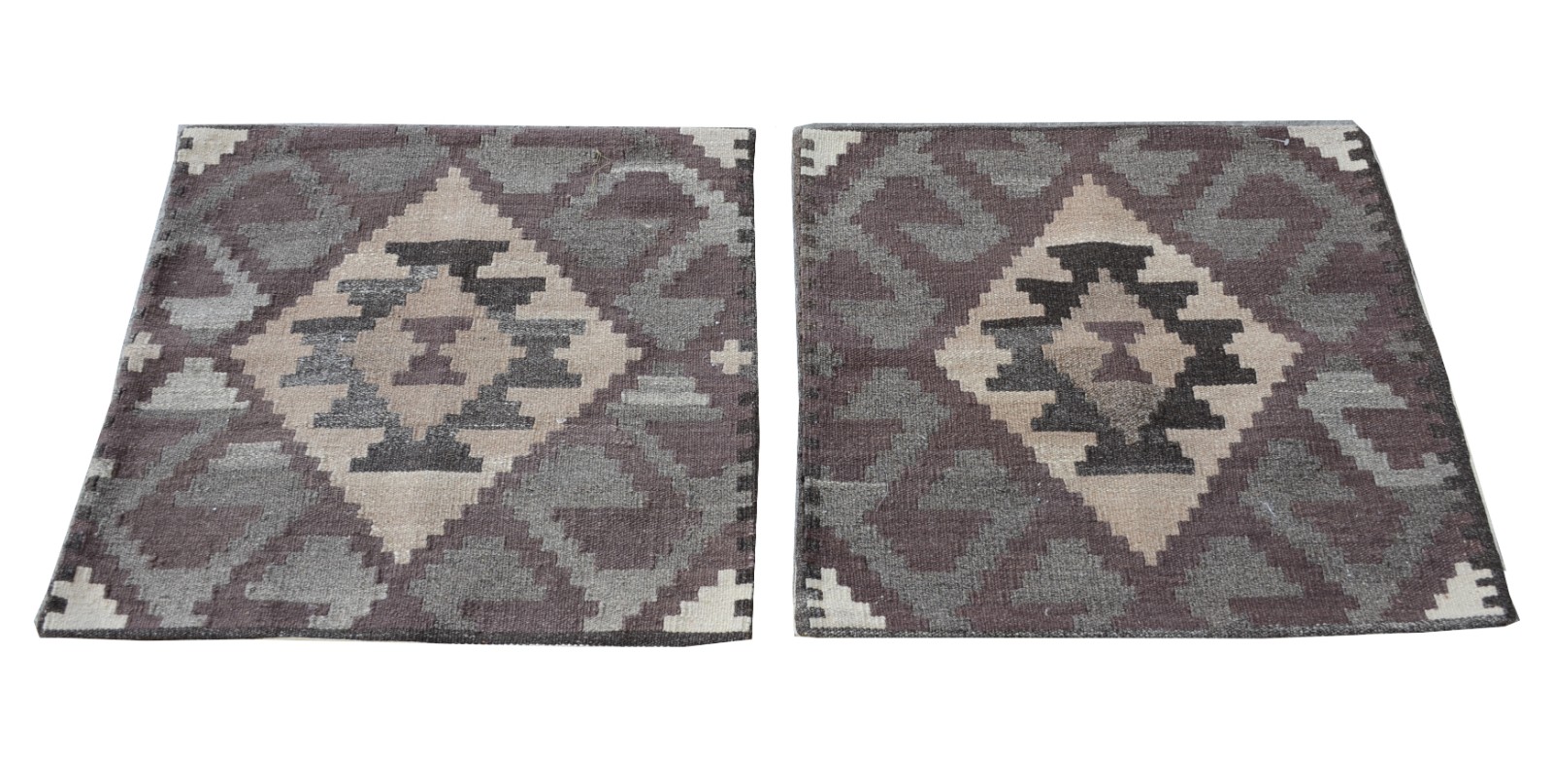 Par de capas para almofada feitas com tapete kilim. - foto 1 de 2
