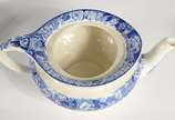 Wood & Sons (1865-1995),  - Conjunto de faiança inglesa decorado com cenas rurais em azul e branco, composto de: 7 xícaras de chá com pires; 10 pratos de sobremesa (um lascado na
