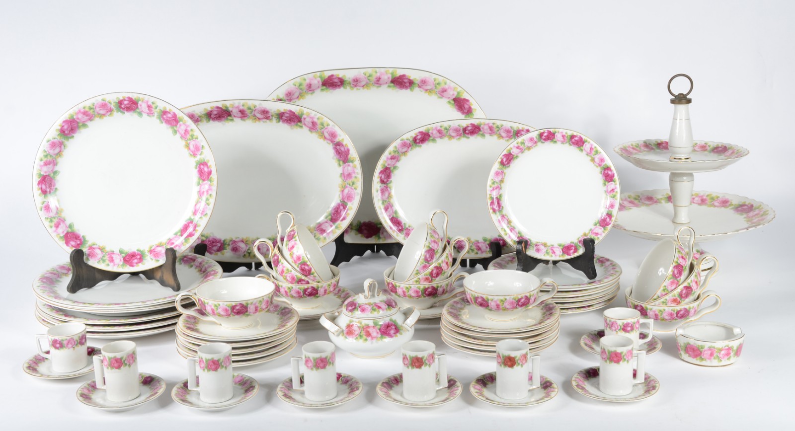 Aparelho de jantar, chá e café de porcelana Saler na cor branca... - foto 1 de 9