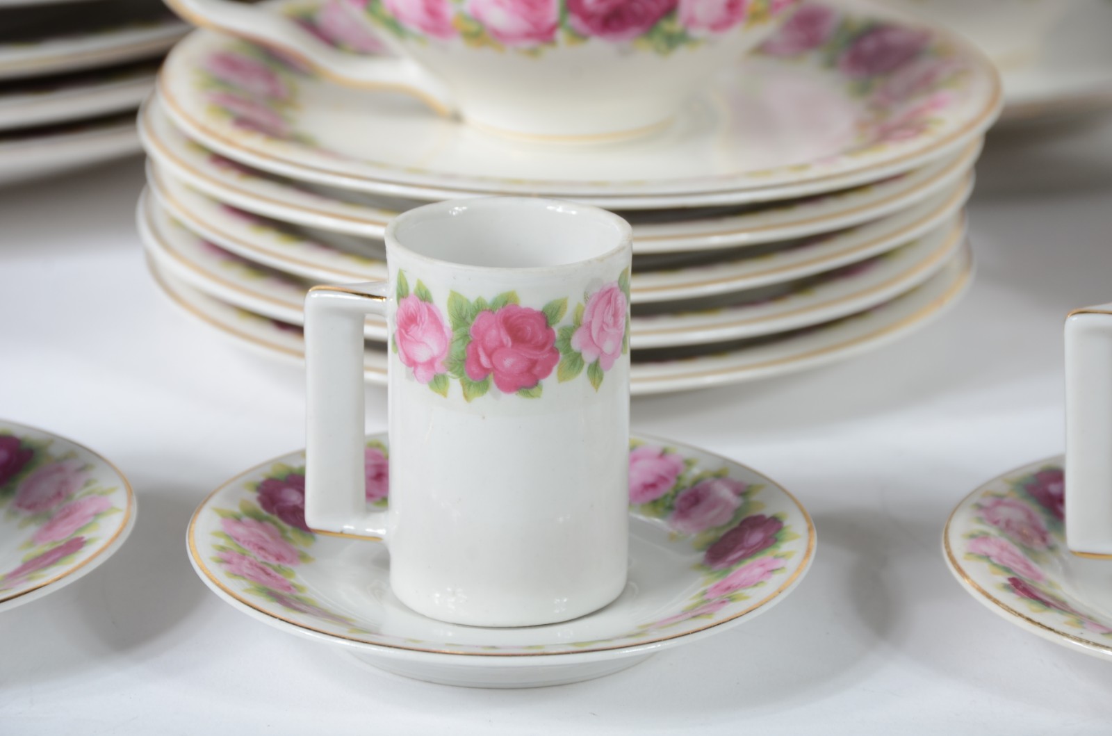 Aparelho de jantar, chá e café de porcelana Saler na cor branca... - foto 5 de 9